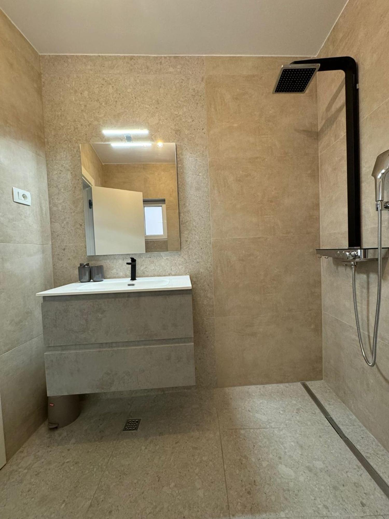 Appartement Nevia 1 *