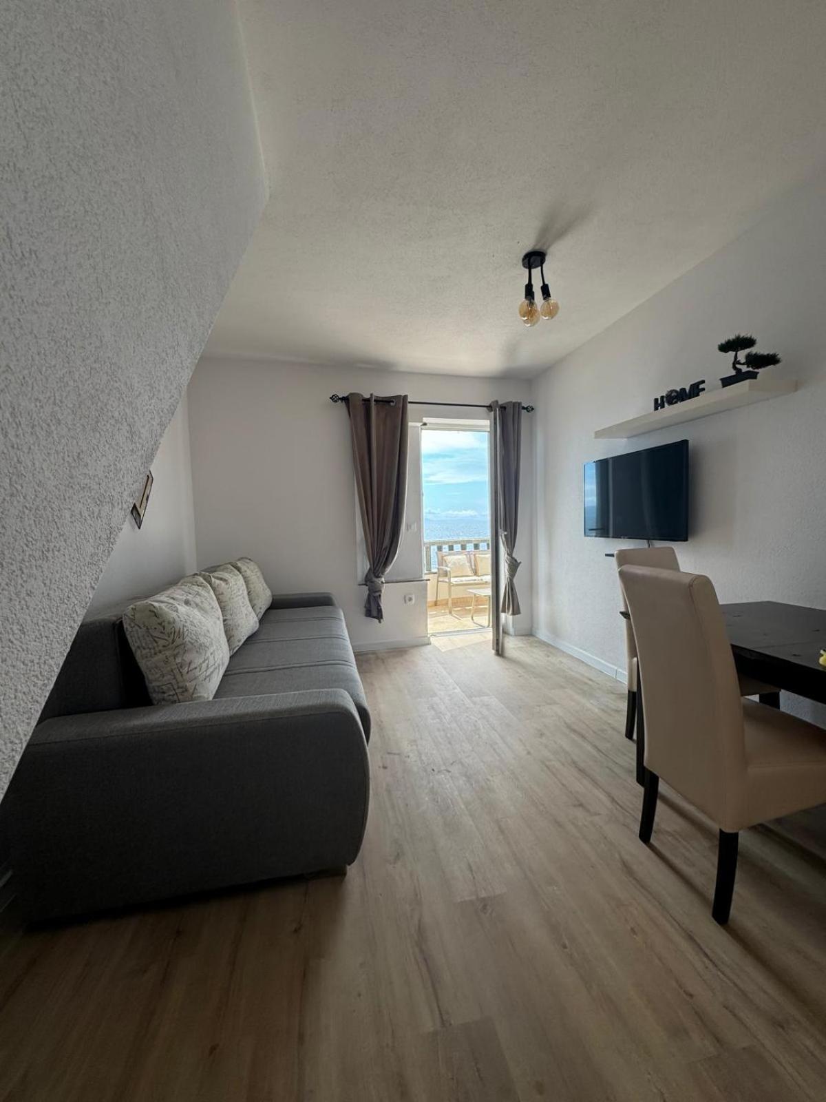 Apartament Nevia 1 *